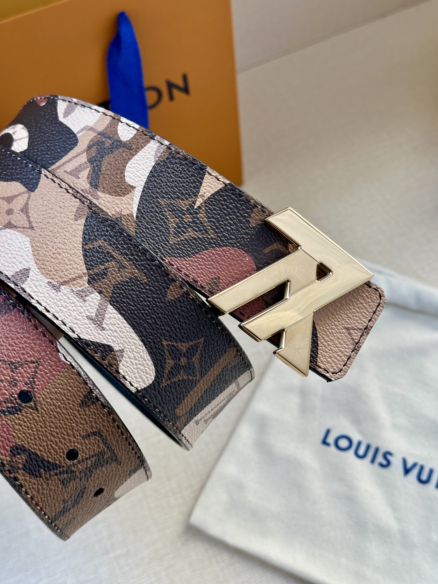 [TOP] Louis Vuitton LV Initiales Reversible Belt - 4.0CM