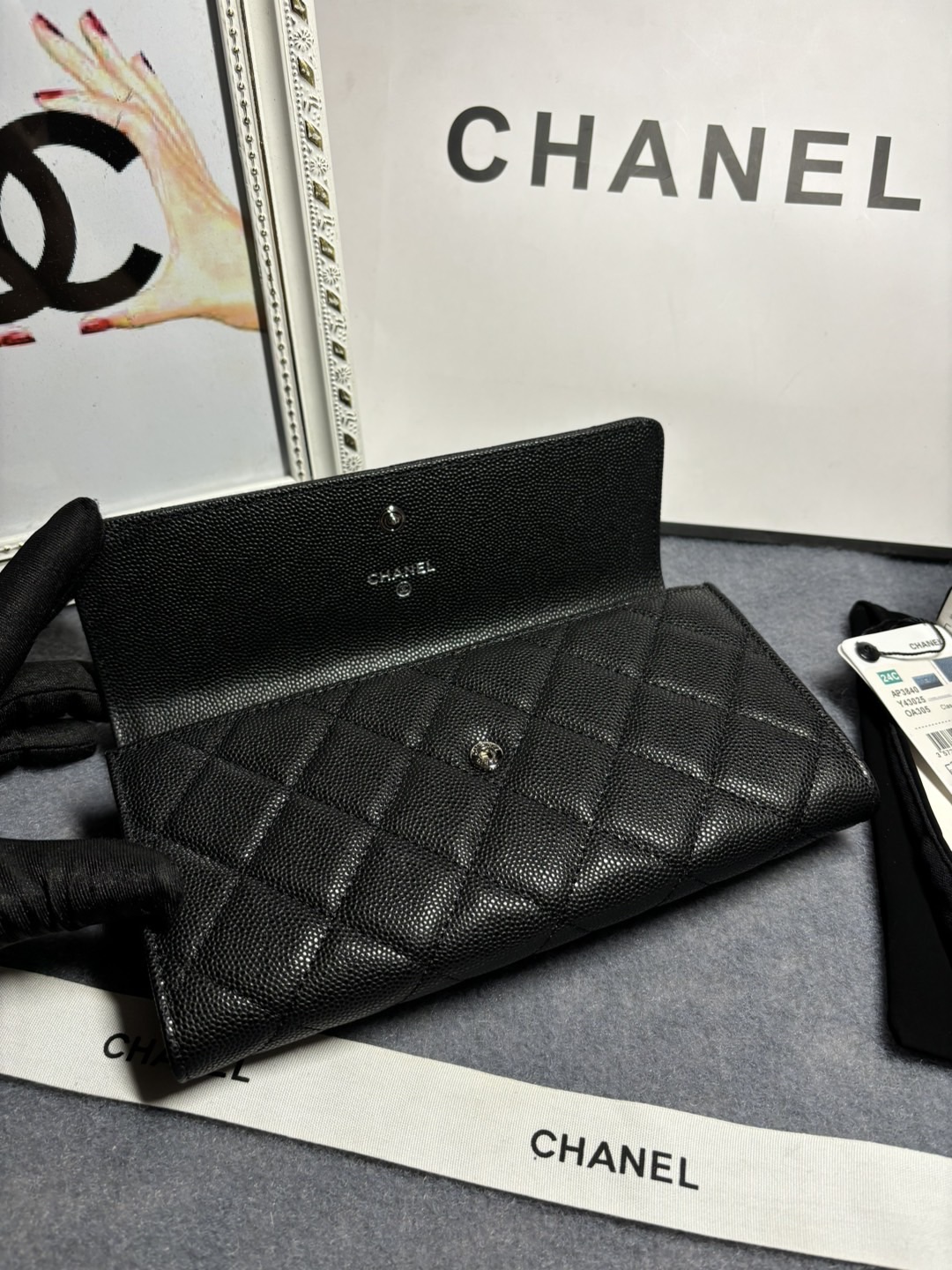 [TOP] CHANEL Hollow Letter CC Flap Wallet 10.4x19.4x3cm - Black