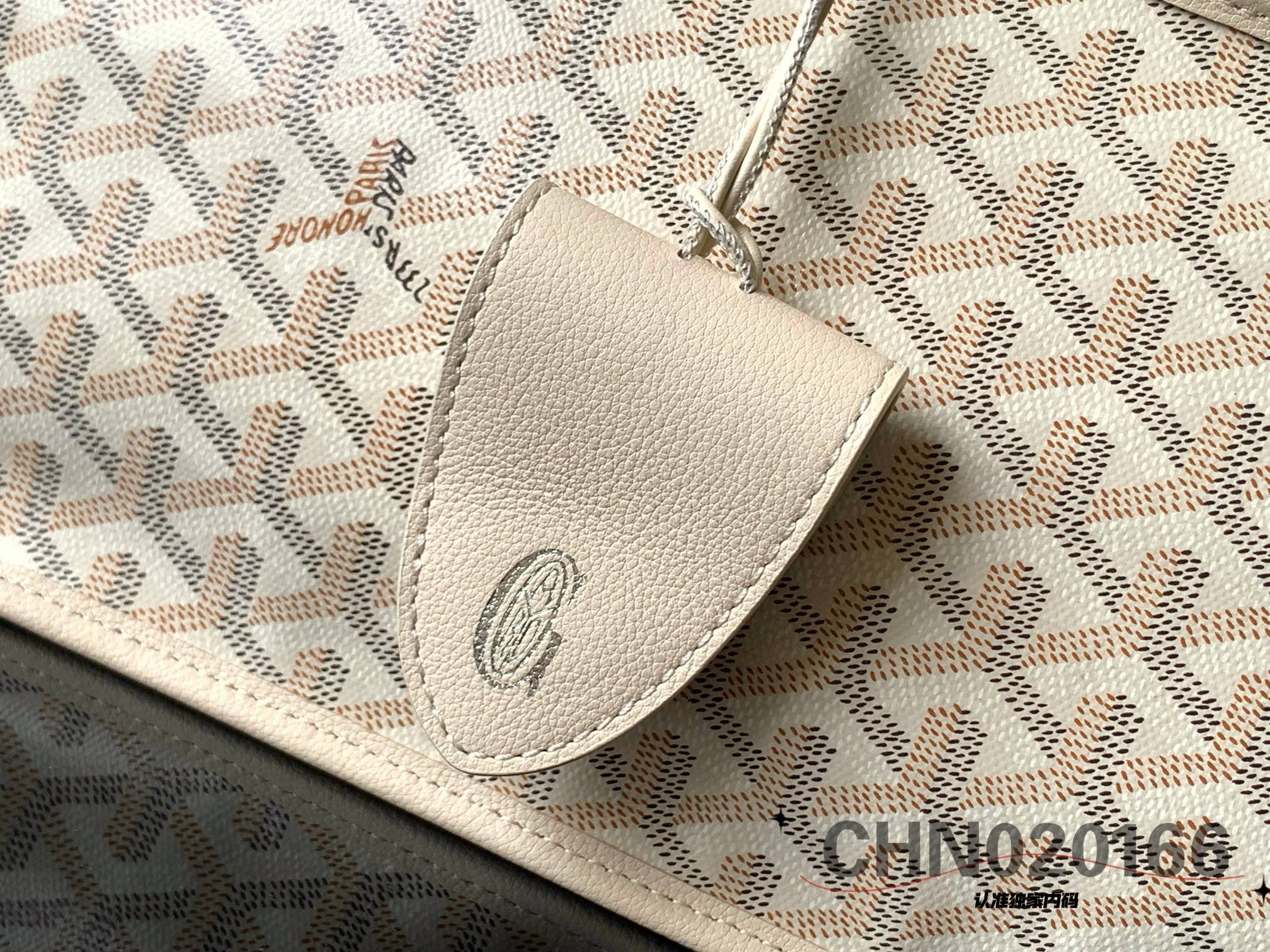 [TOP] Goyard Anjou  Seahorse Embroidery Tote Bag 28 x 15 x 47 cm- White