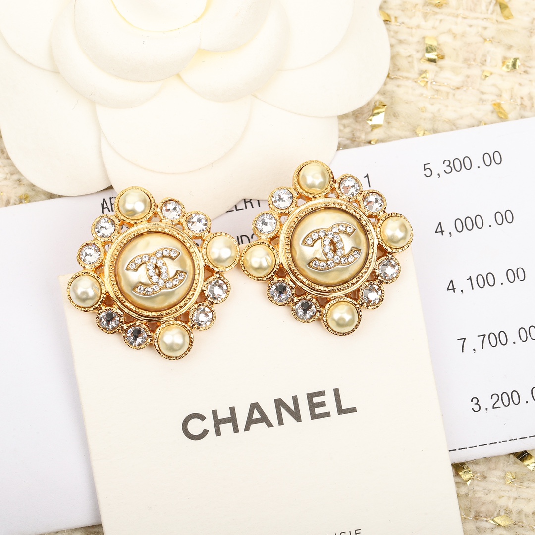 [TOP] CHANEL Pearl Earrings - Gold