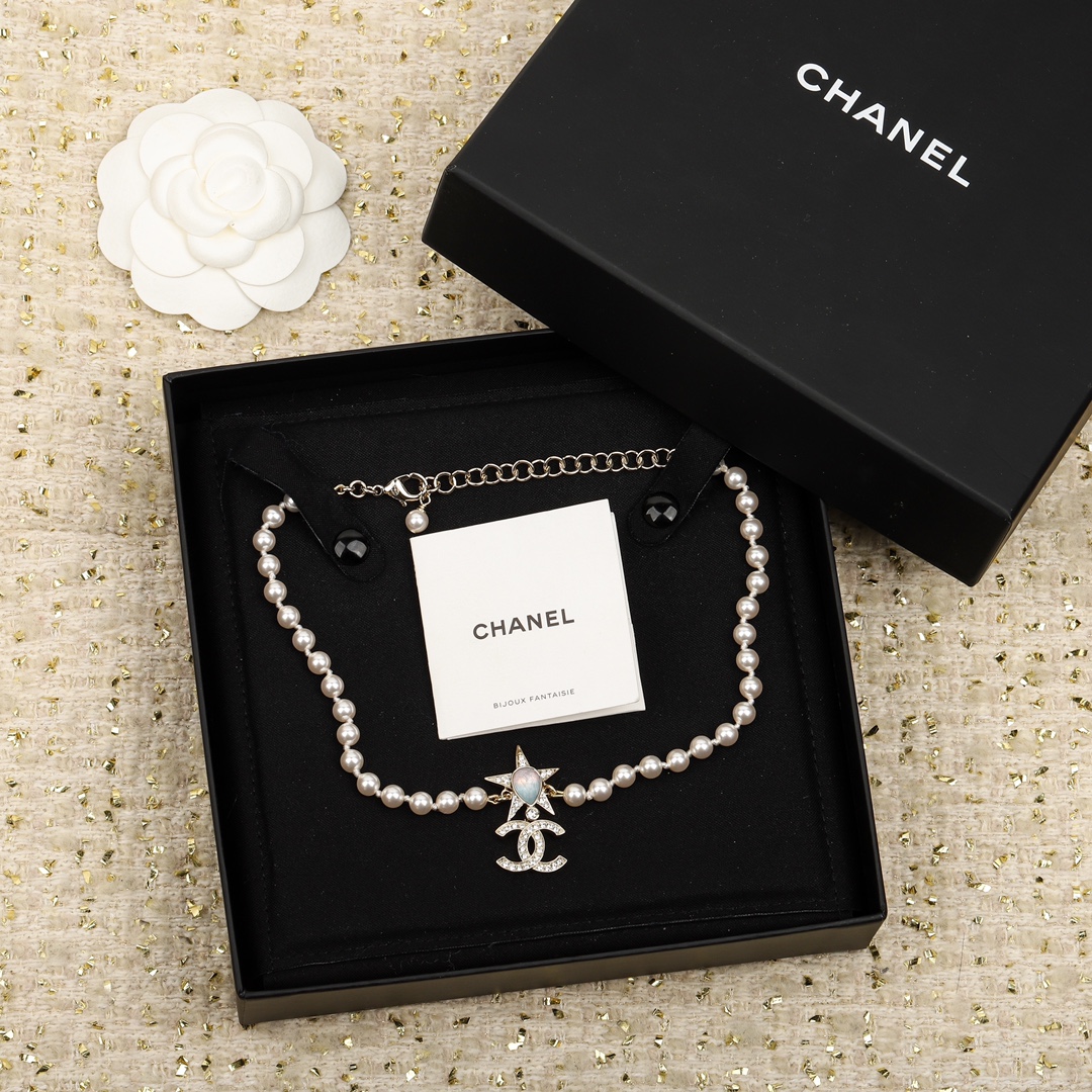 [TOP] CHANEL CC Five-Pointed Star Necklace - White