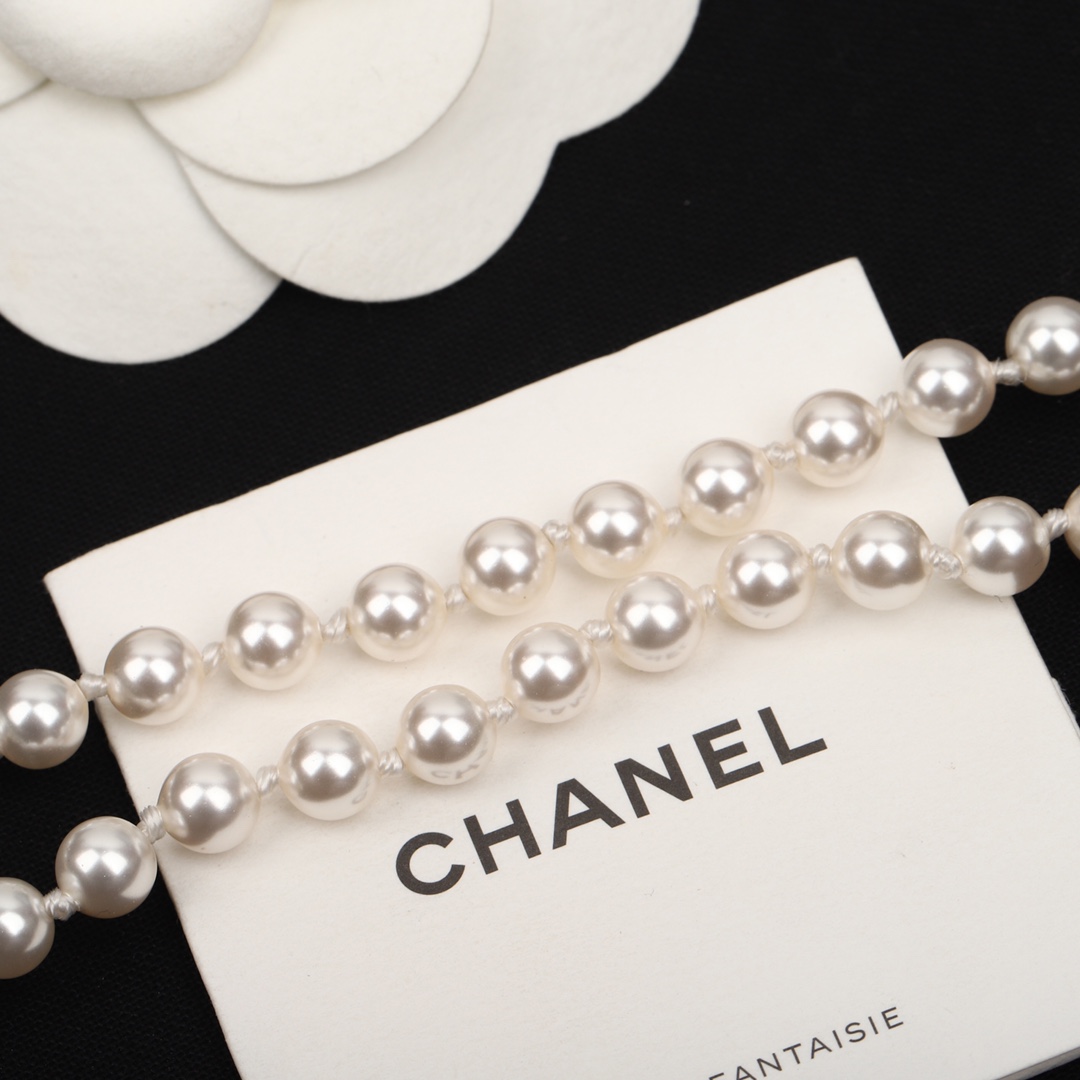 [TOP] CHANEL CC Five-Pointed Star Necklace - White