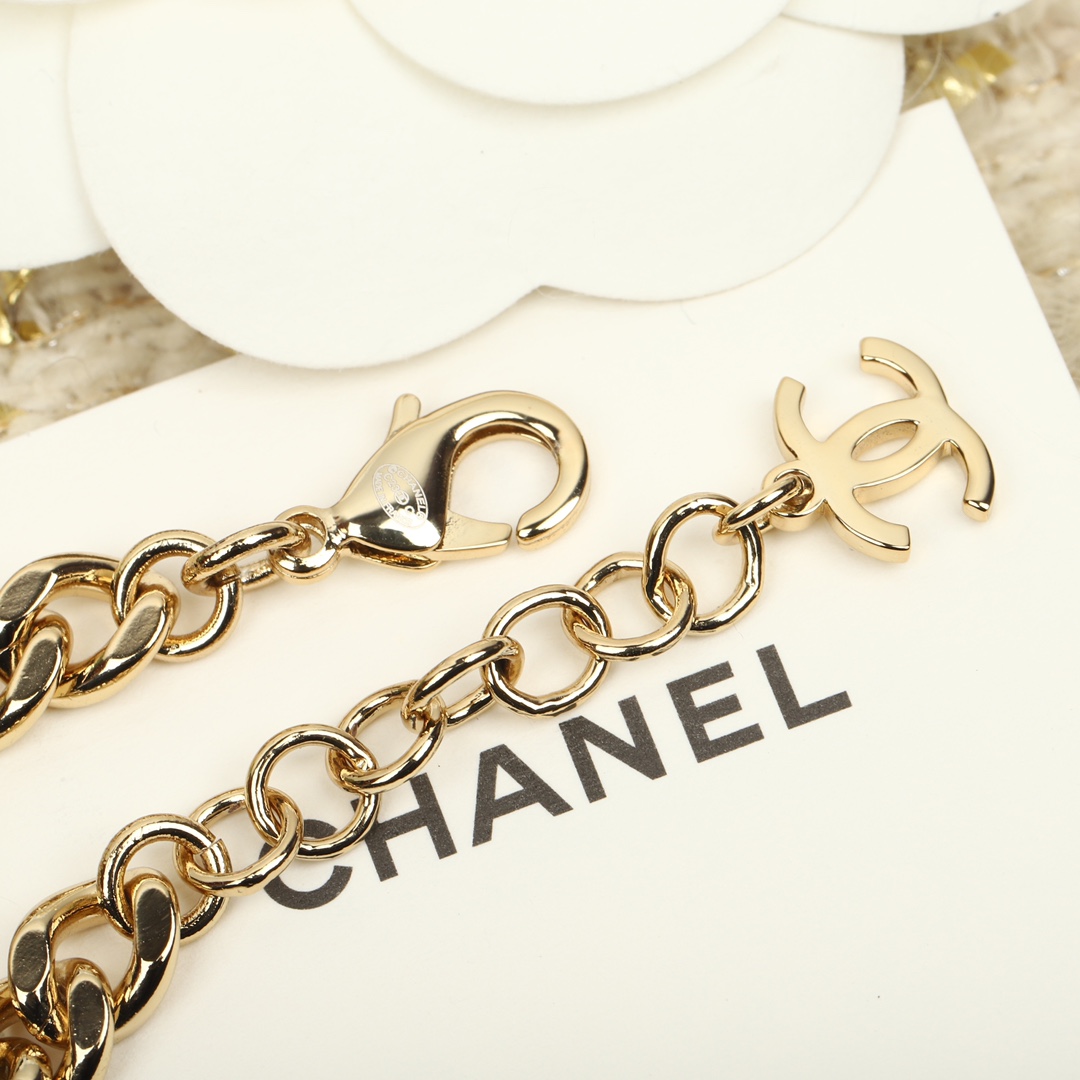 [TOP] CHANEL Love Bracelet - Gold