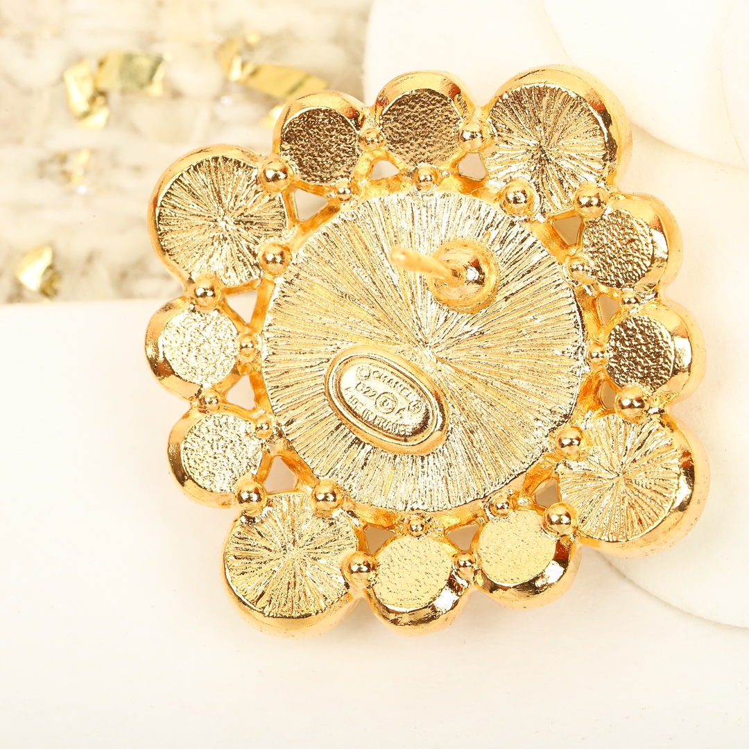 [TOP] CHANEL Pearl Earrings - Gold