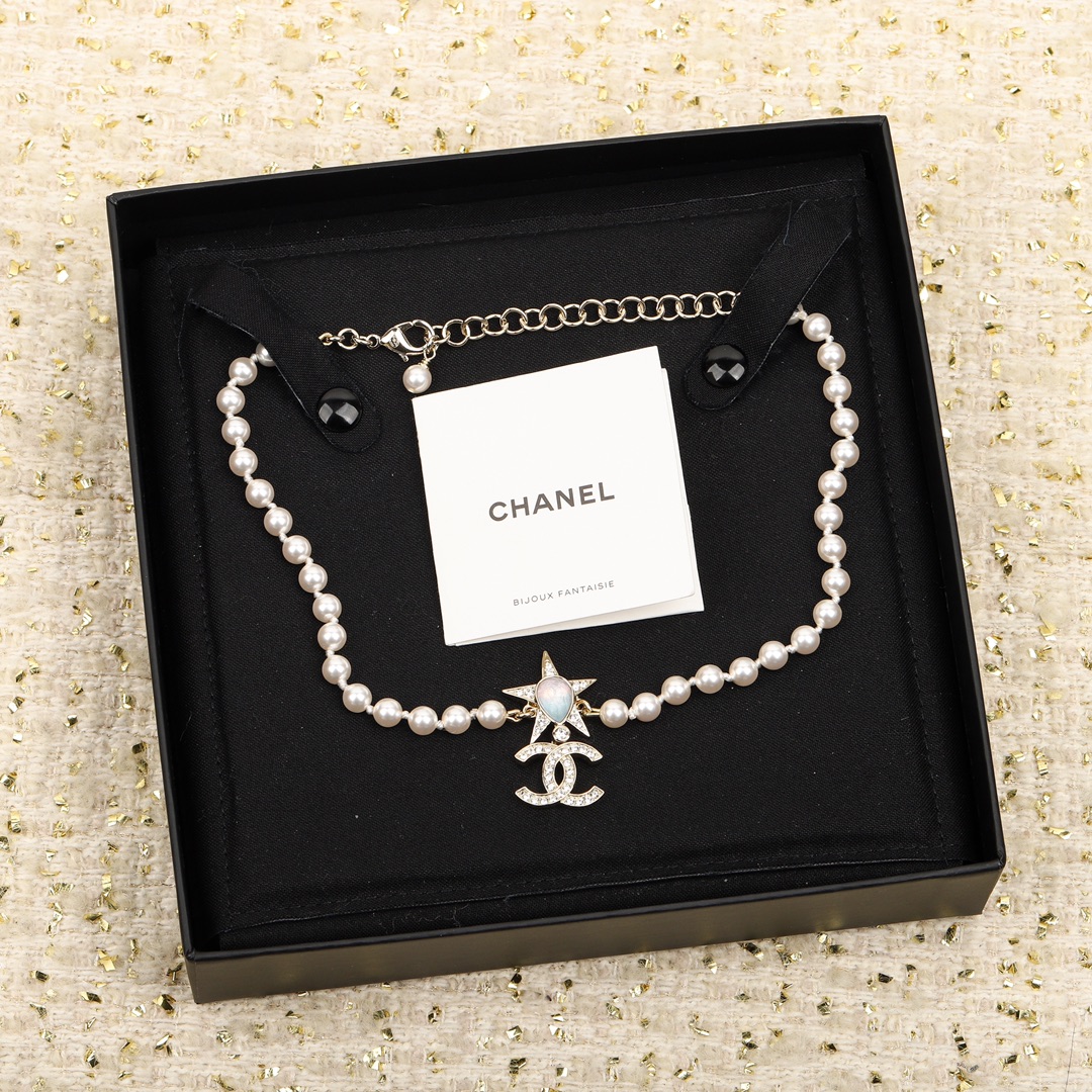 [TOP] CHANEL CC Five-Pointed Star Necklace - White
