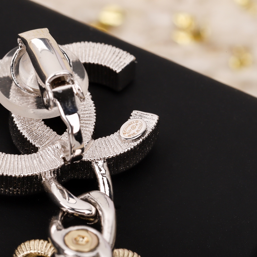 [TOP] CHANEL Butterfly Earrings - Silver