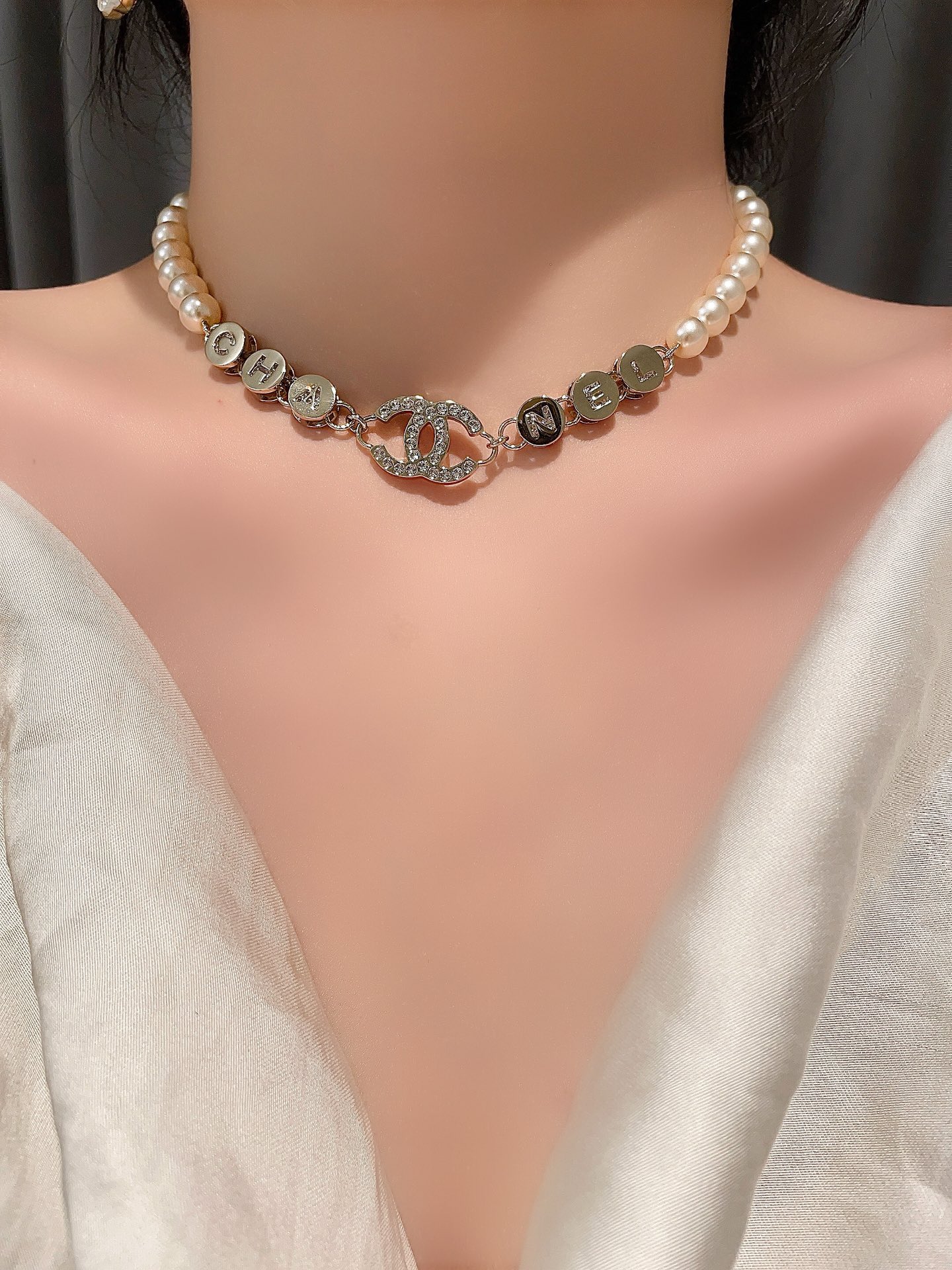 [TOP] CHANEL Pearl Necklaces - Gold