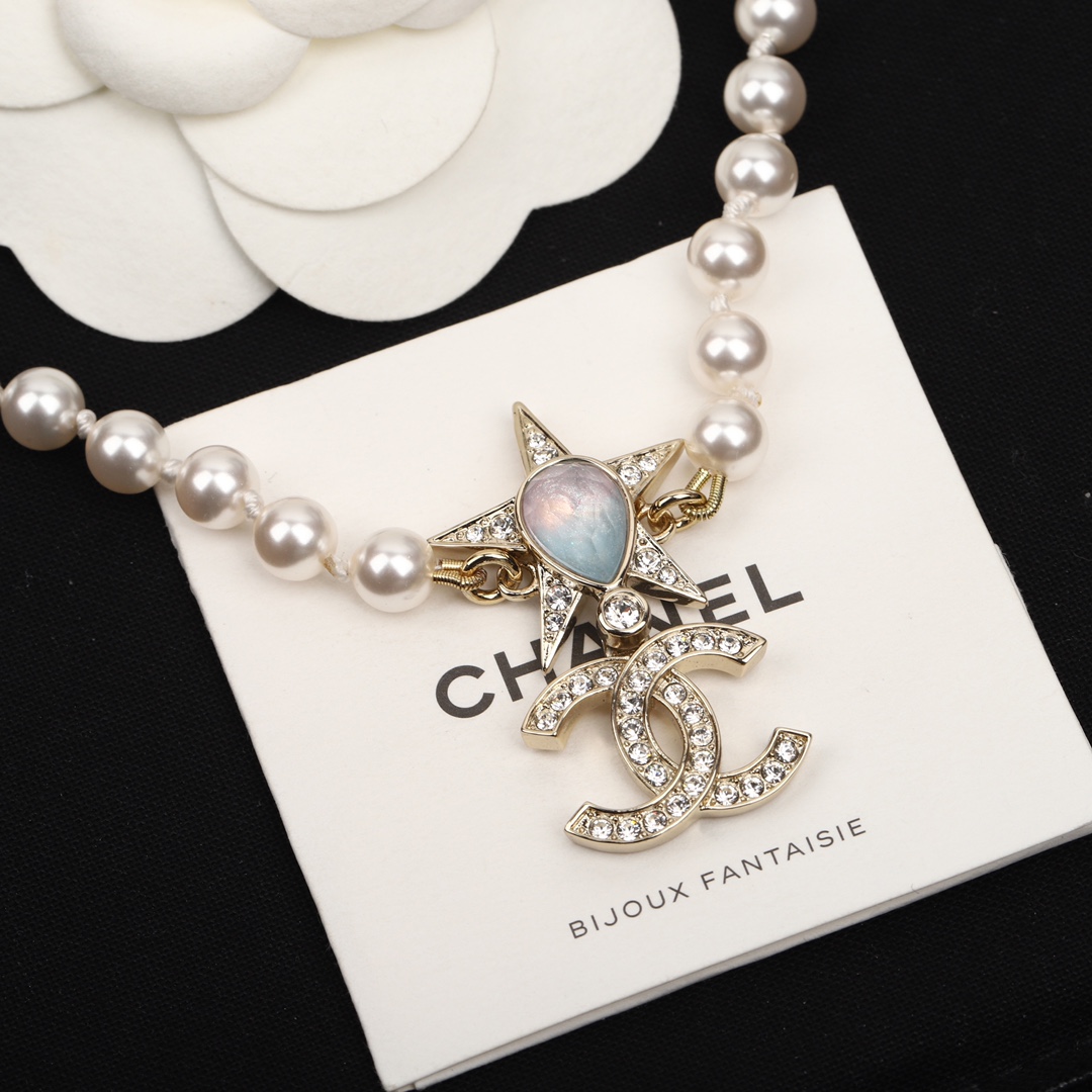 [TOP] CHANEL CC Five-Pointed Star Necklace - White