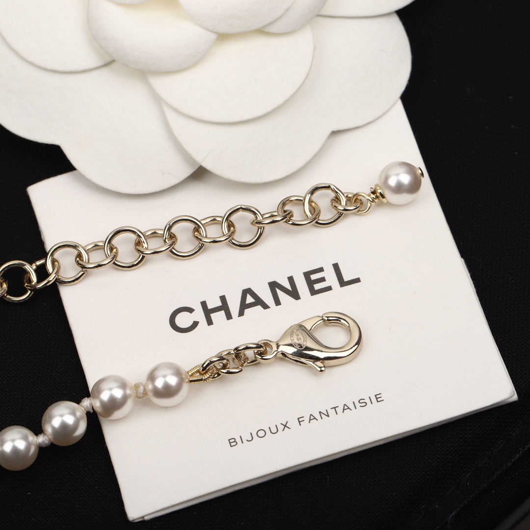 [TOP] CHANEL CC Five-Pointed Star Necklace - White