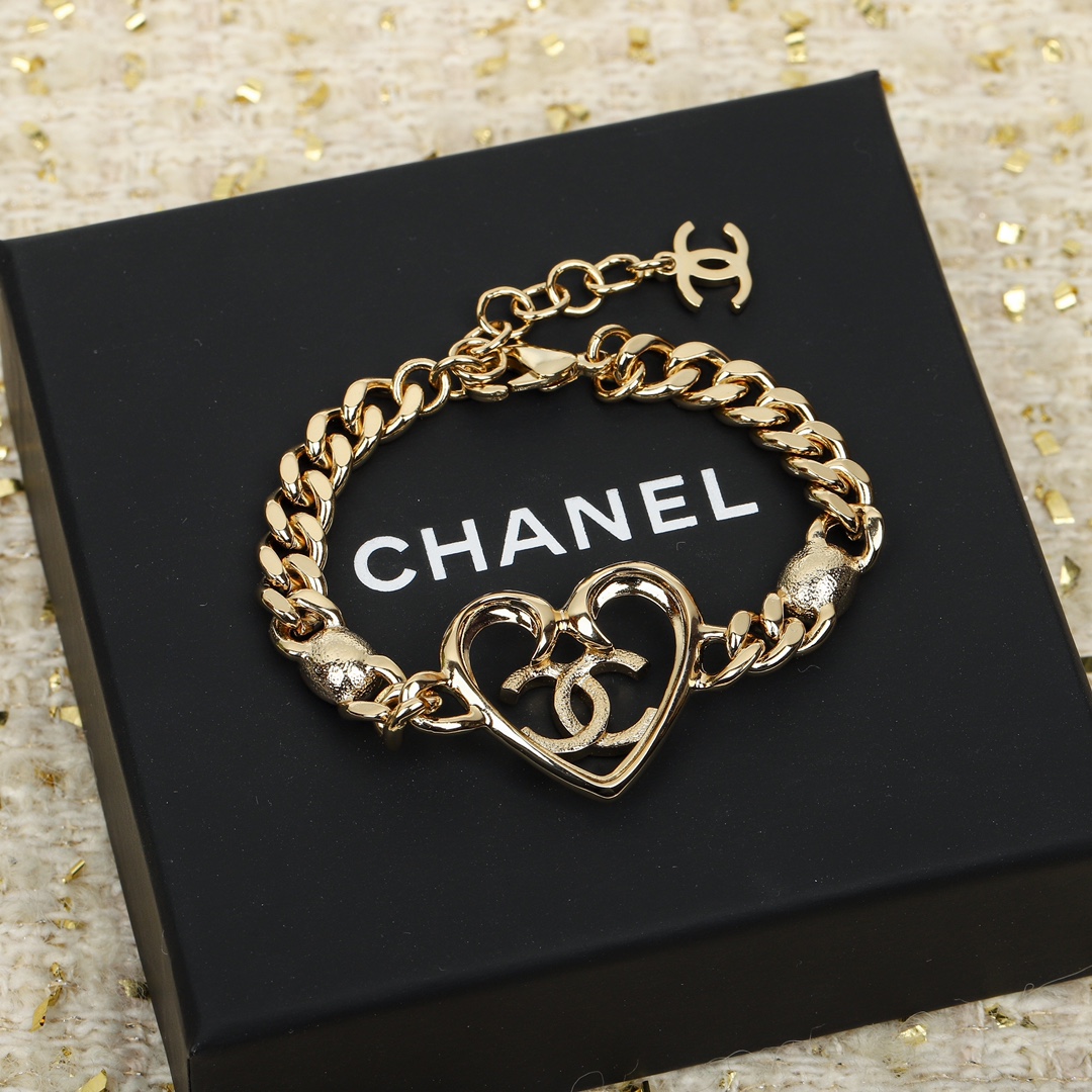 [TOP] CHANEL Love Bracelet - Gold