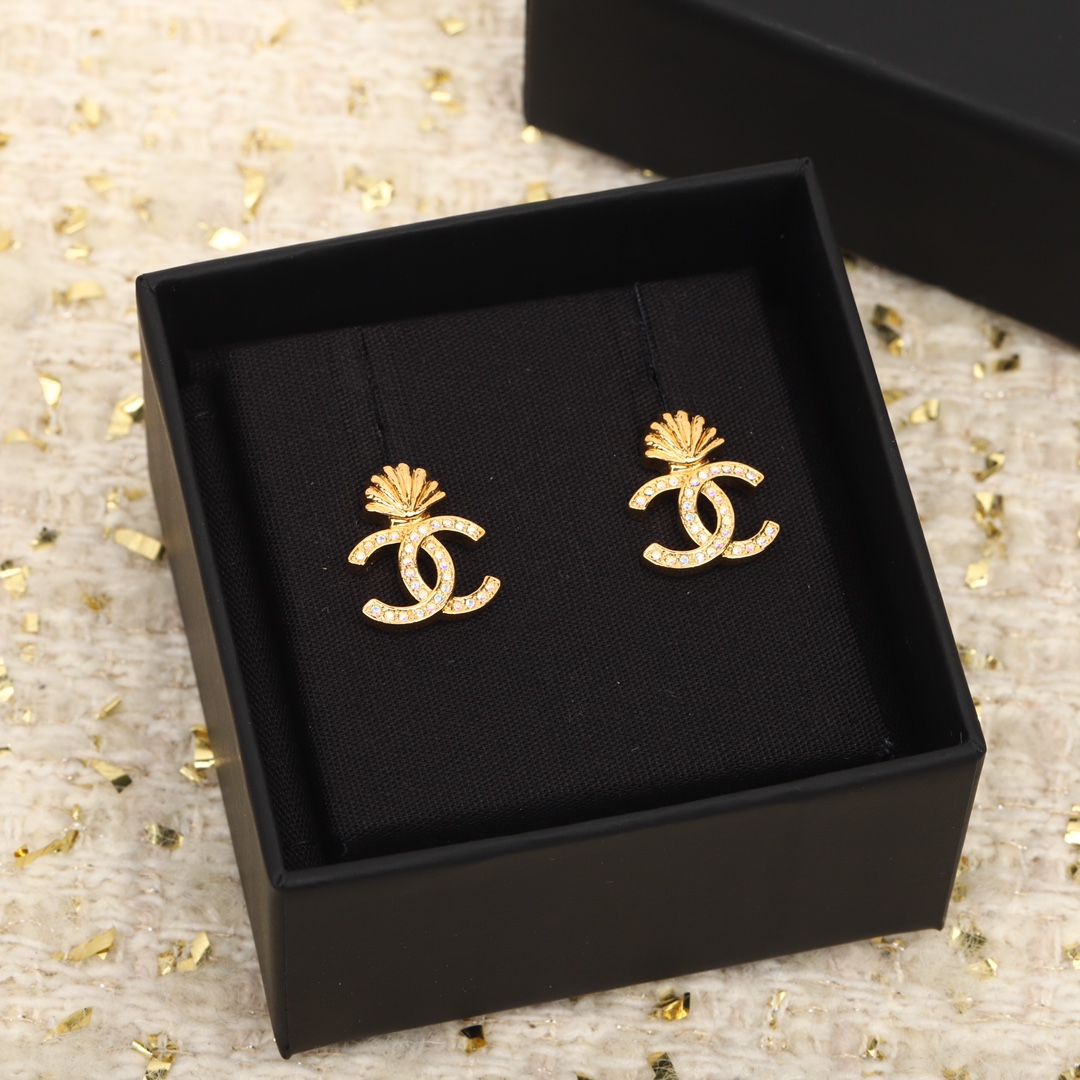 [TOP] CHANEL CC Sea Shell  Earrings - Gold