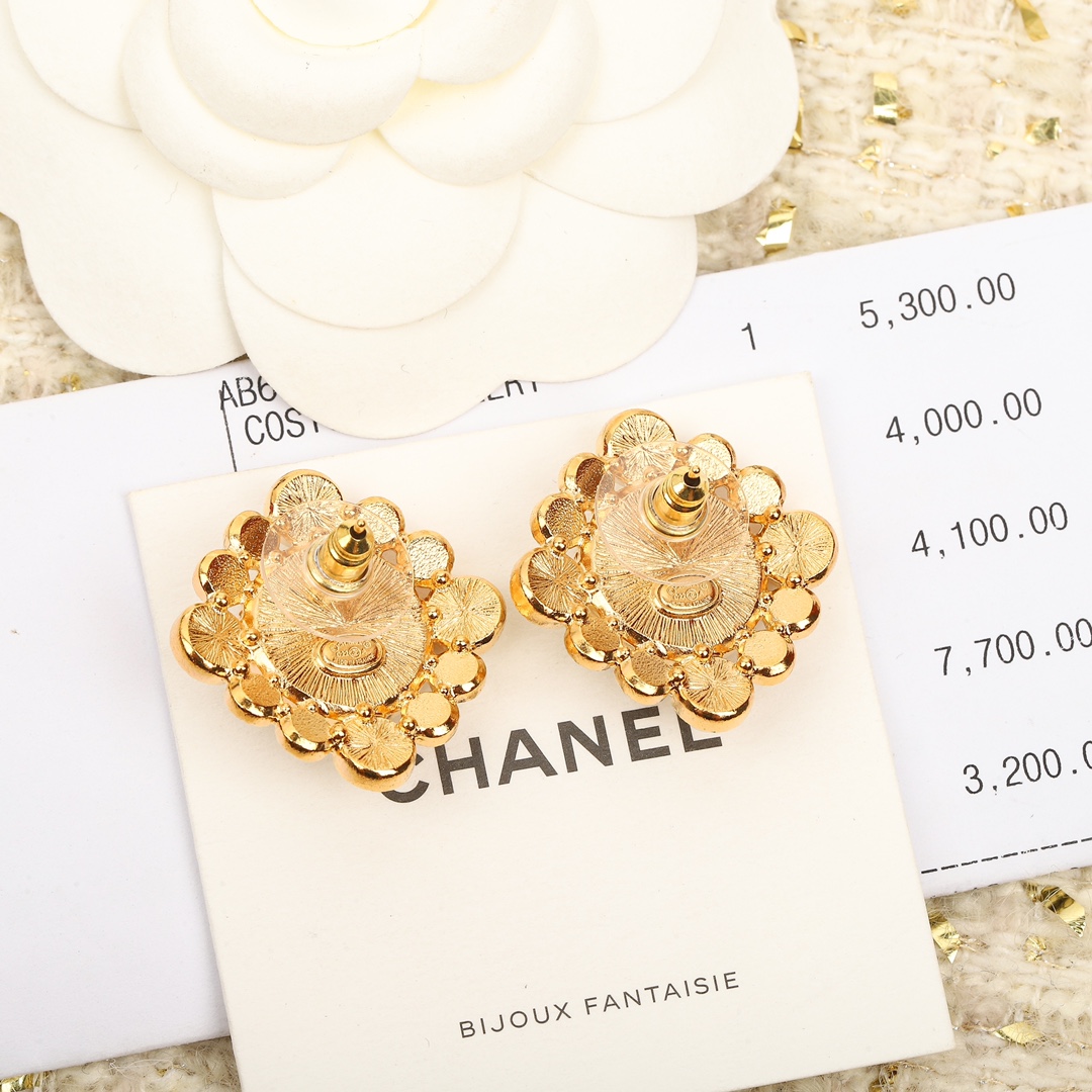 [TOP] CHANEL Pearl Earrings - Gold
