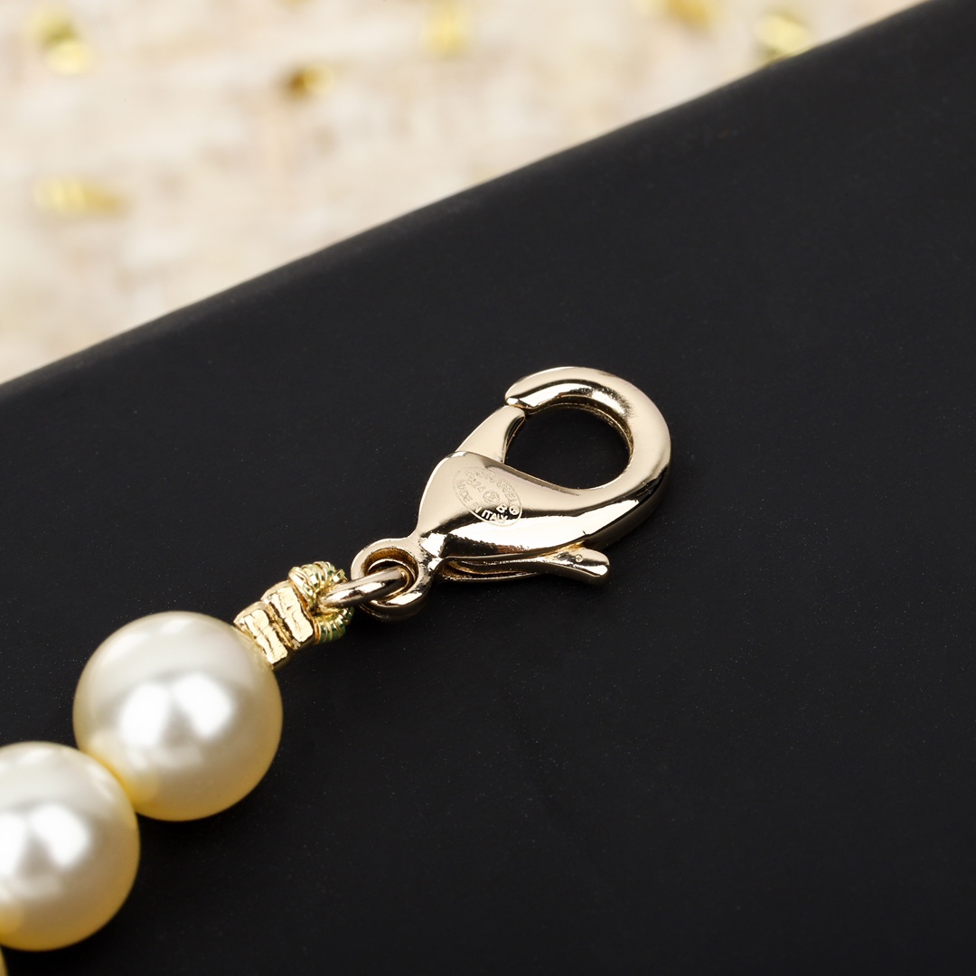 [TOP] CHANEL Pearl Necklaces - Gold