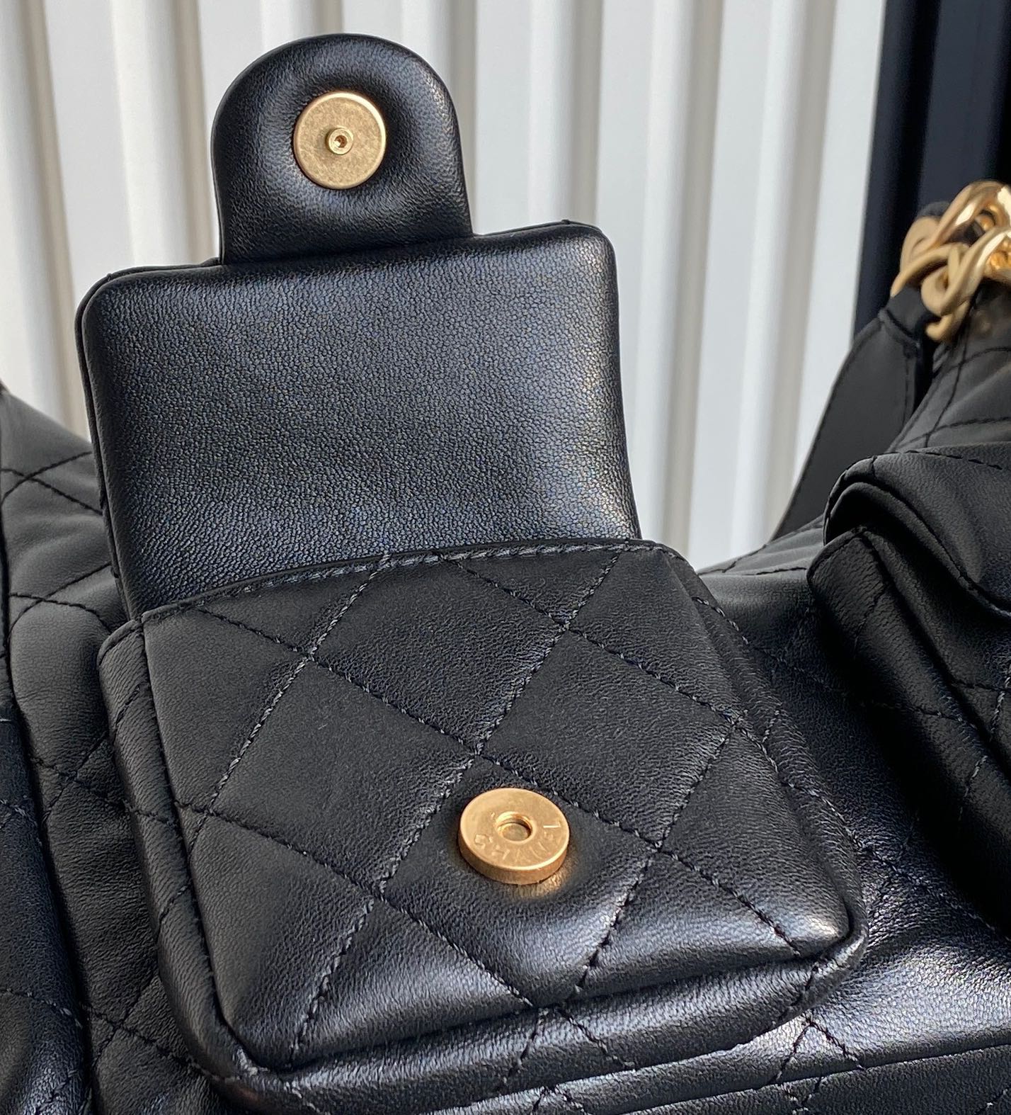 [TOP] CHANEL Hobo Bag 22x31x15cm/27x35x18cm - Black