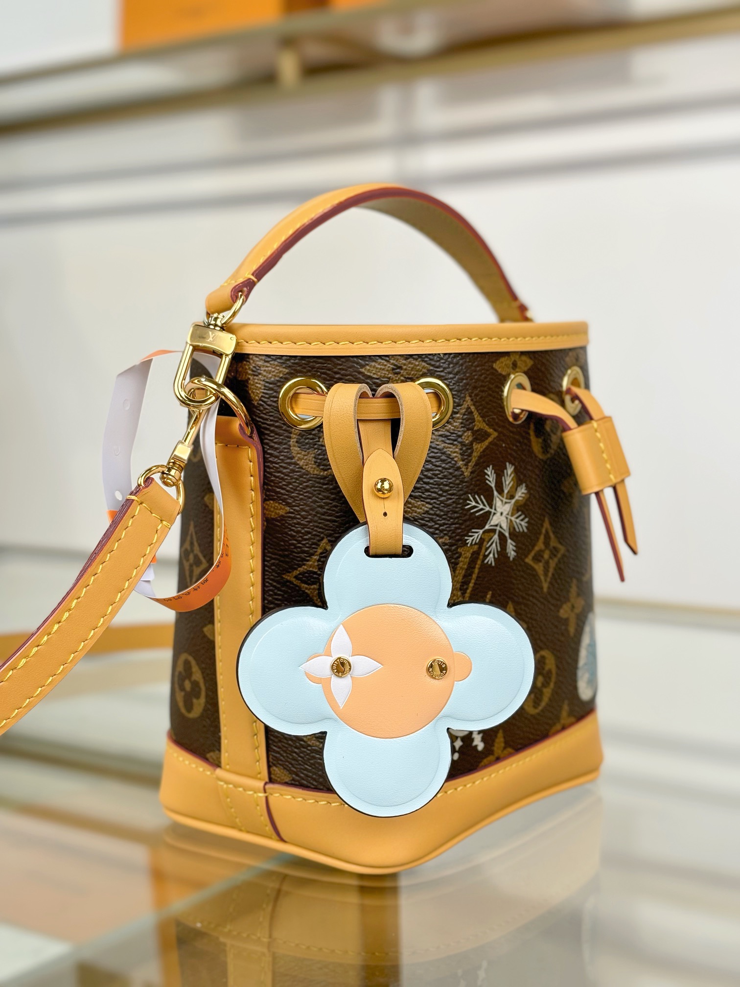 [TOP] Louis Vuitton LV NANO NOÉ Bag Monogram  16x13x10cm - Brown