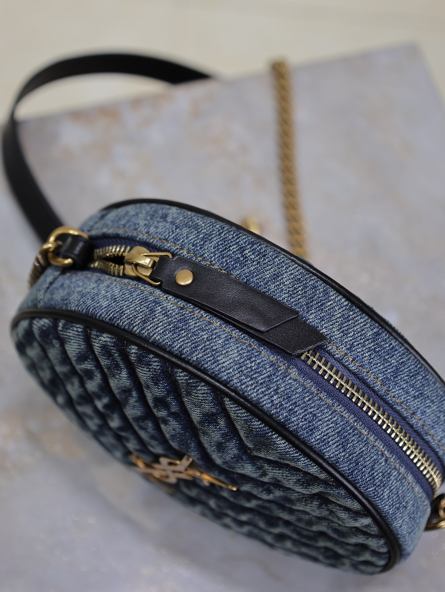 [TOP] Yves Saint Laurent YSL VINYLE Bag 17×17×5.5cm  - Blue