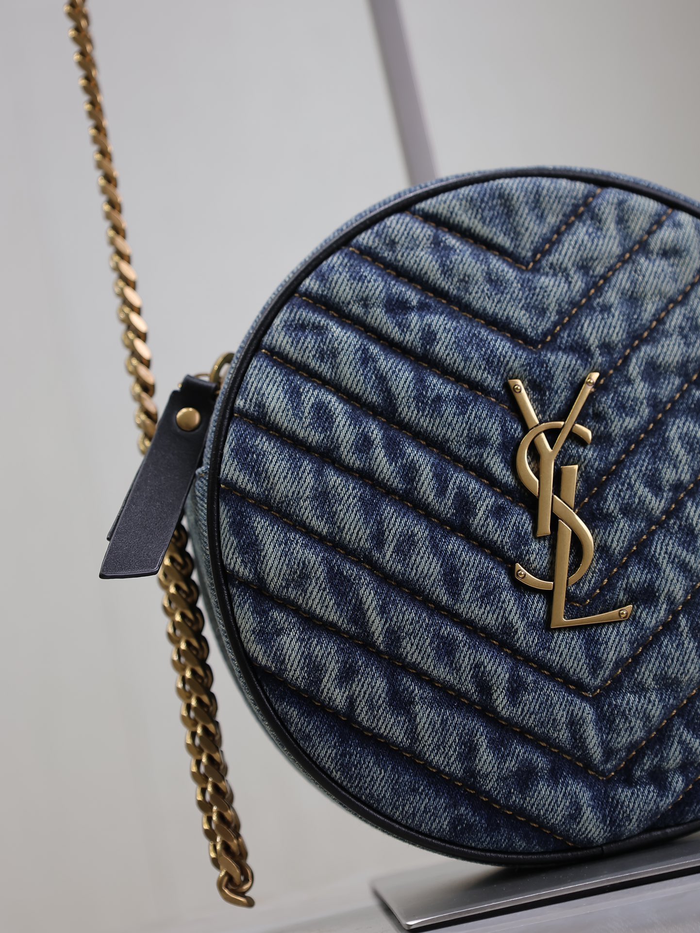 [TOP] Yves Saint Laurent YSL VINYLE Bag 17×17×5.5cm  - Blue