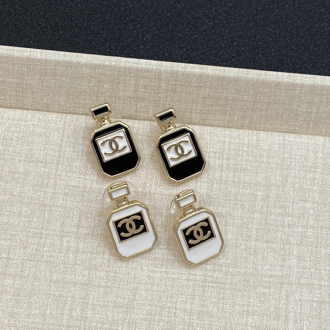 [TOP] CHANEL Earrings - 2 Colors