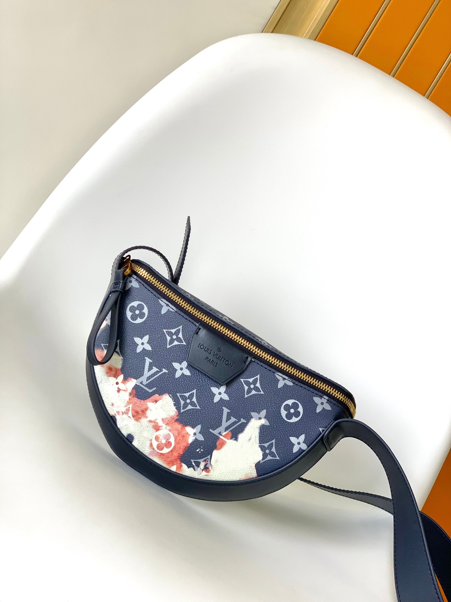 [TOP] Louis Vuitton LV Moon Crossbody  Bag 24.5 x 16.0 x 4.5 CM- Blue
