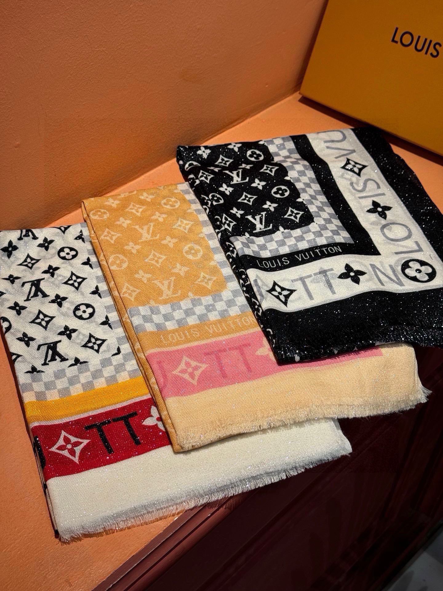 [TOP] Louis Vuitton LV Monogram Scarf 115 x 200cm - 3 Color