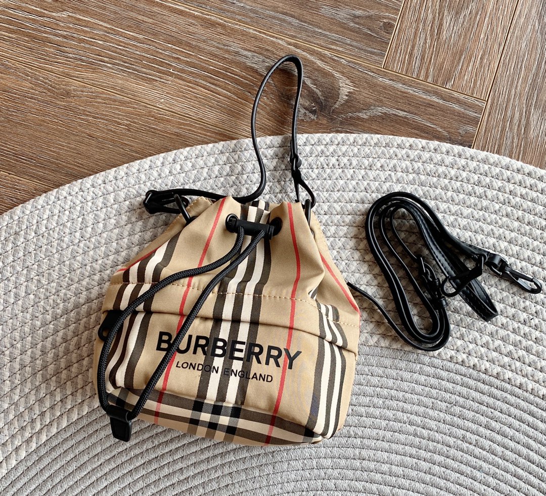 [TOP] BURBERRY Phoebe Nylon Bucket Bag 22cm -  2 Color