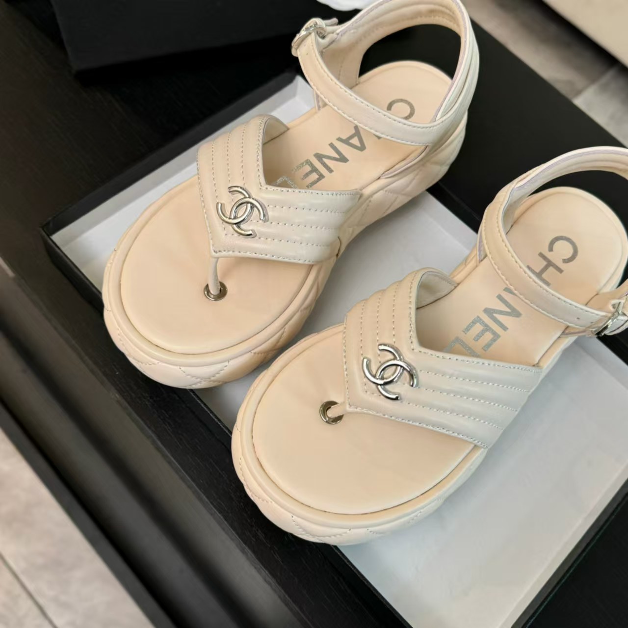 [TOP] CHANEL  Sandals - Beige