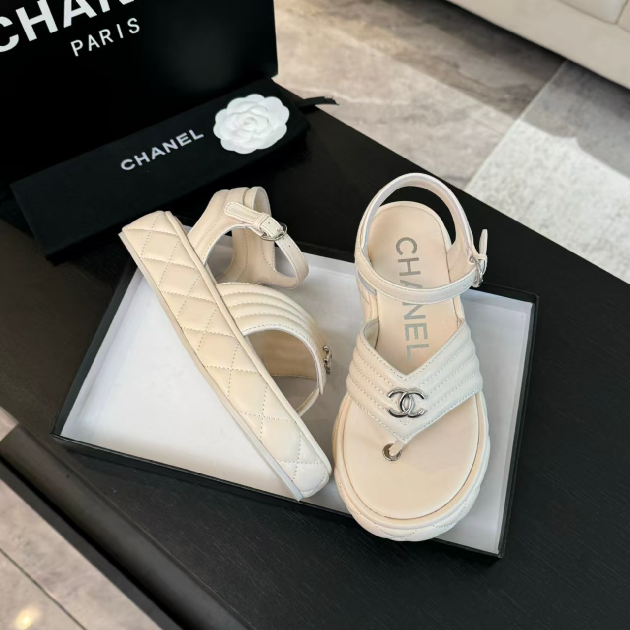 [TOP] CHANEL  Sandals - Beige