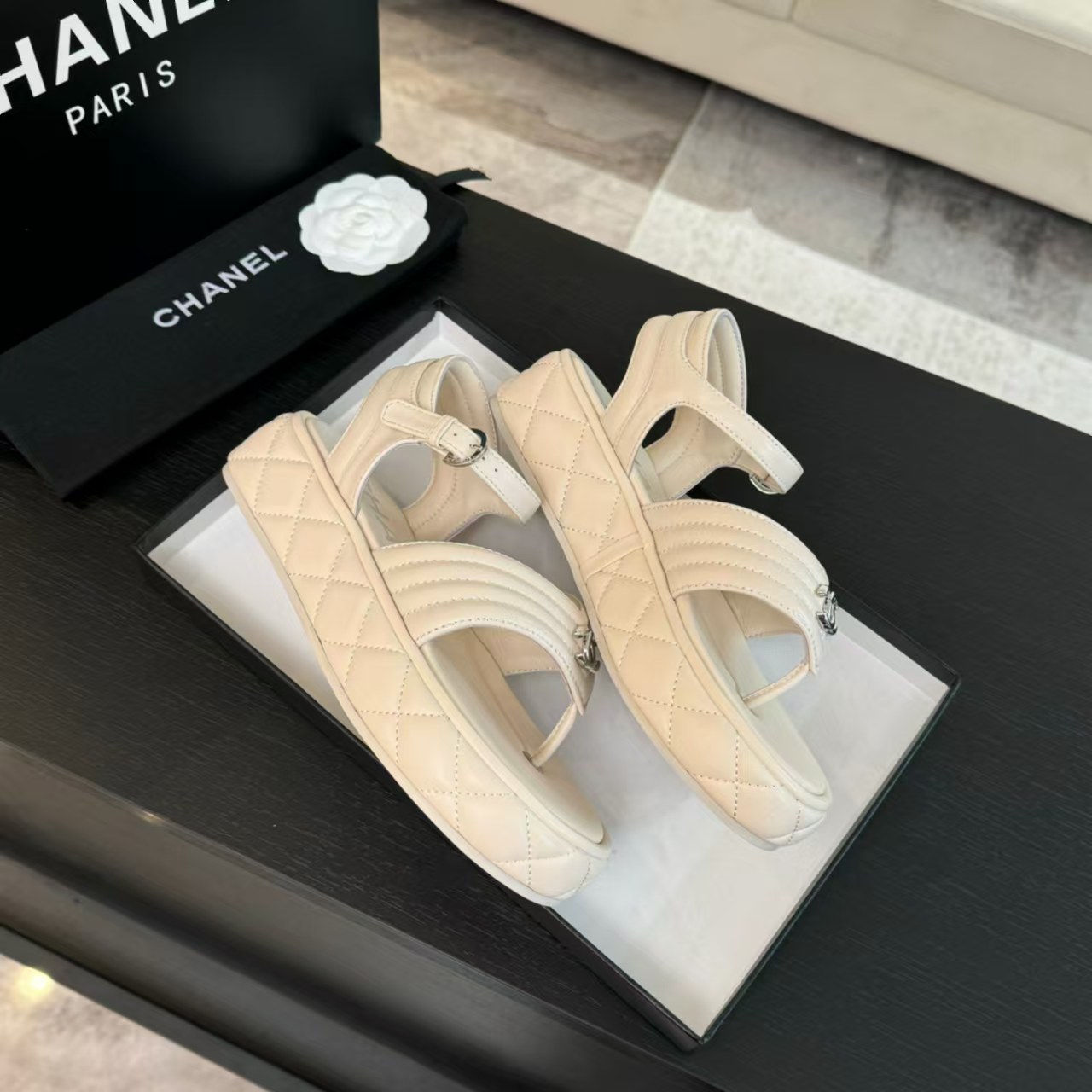 [TOP] CHANEL  Sandals - Beige