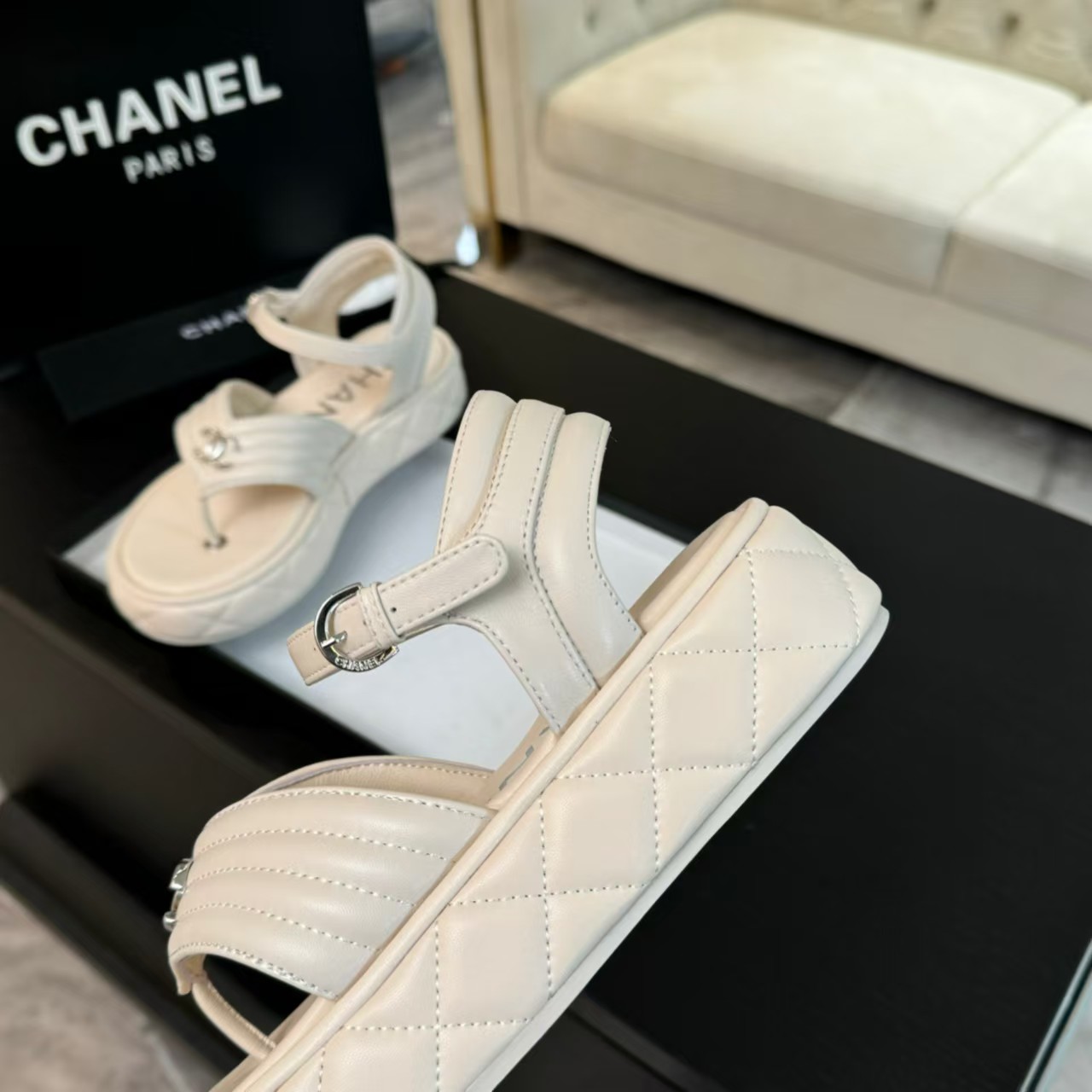 [TOP] CHANEL  Sandals - Beige