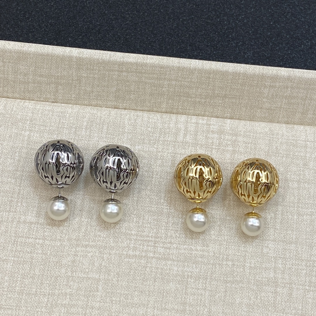 [TOP] Christian Dior Earring - 2 Colors