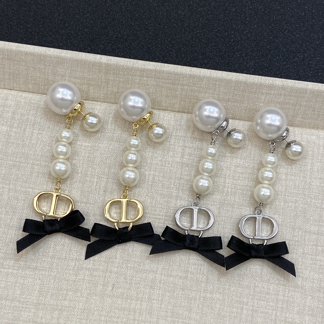 [TOP] Christian Dior Pearl Earrings - 2 Colors