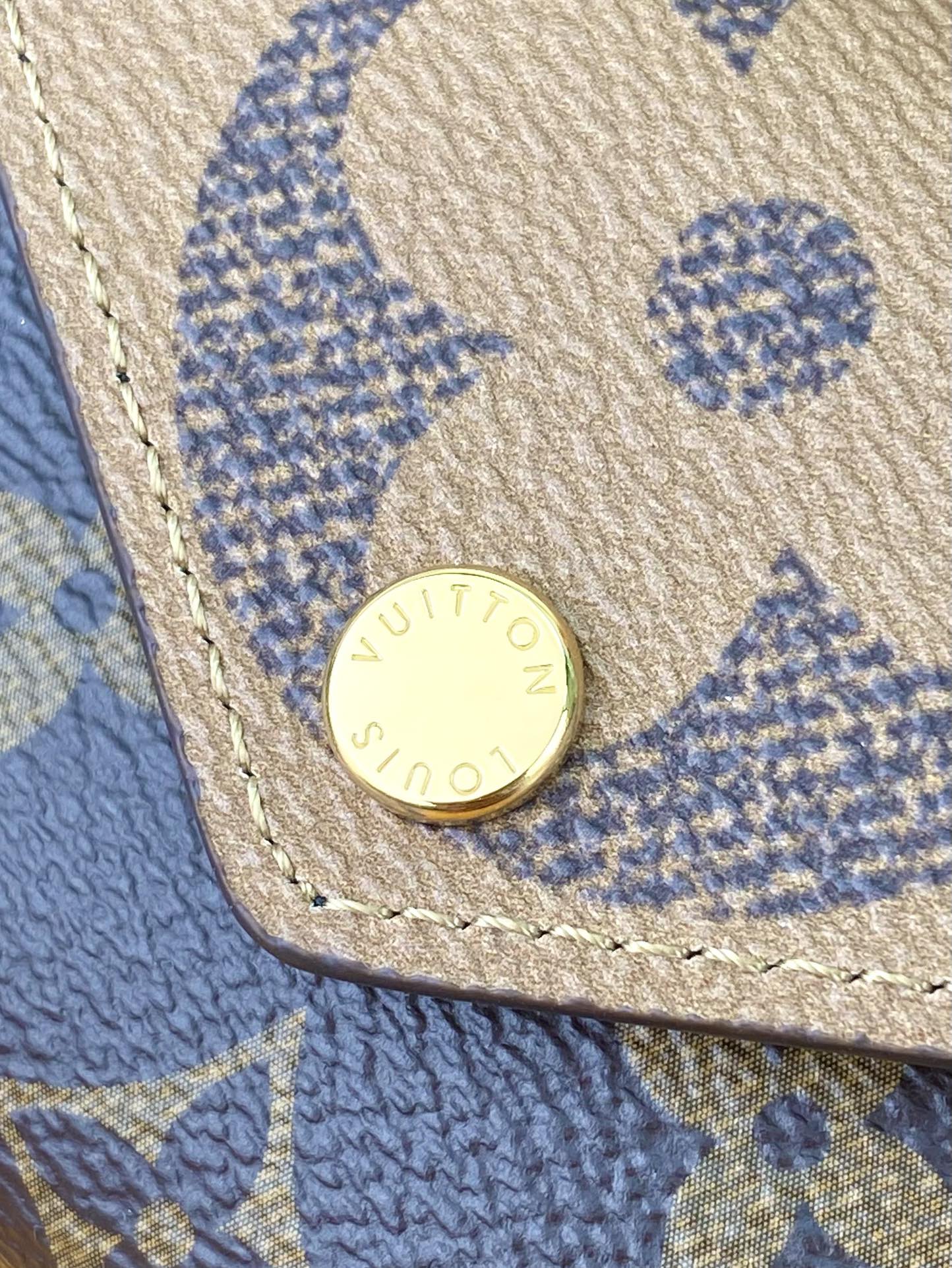 [TOP] Louis Vuitton LV Zoé Wallet Monogram Reverse Canvas 7.5x3x9.5cm - Khaki/Brown