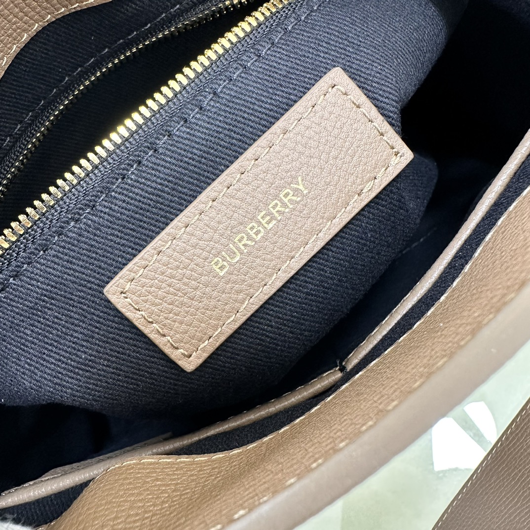 [TOP] BURBERRY Handbag 26 x 12 x 19cm - Pink