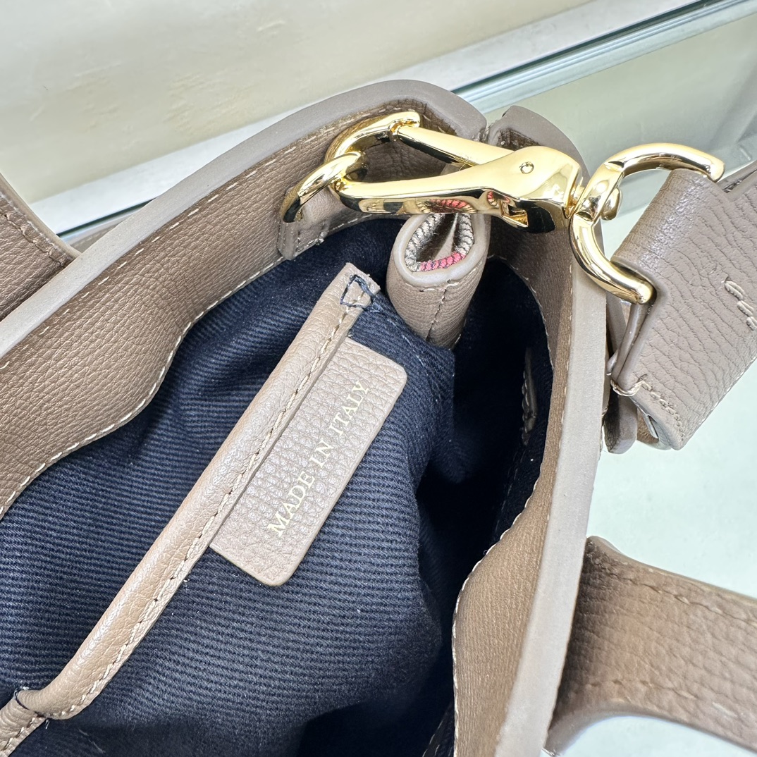 [TOP] BURBERRY Handbag 26 x 12 x 19cm - Pink