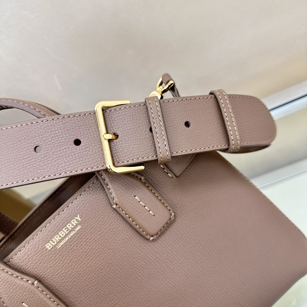 [TOP] BURBERRY Handbag 26 x 12 x 19cm - Pink