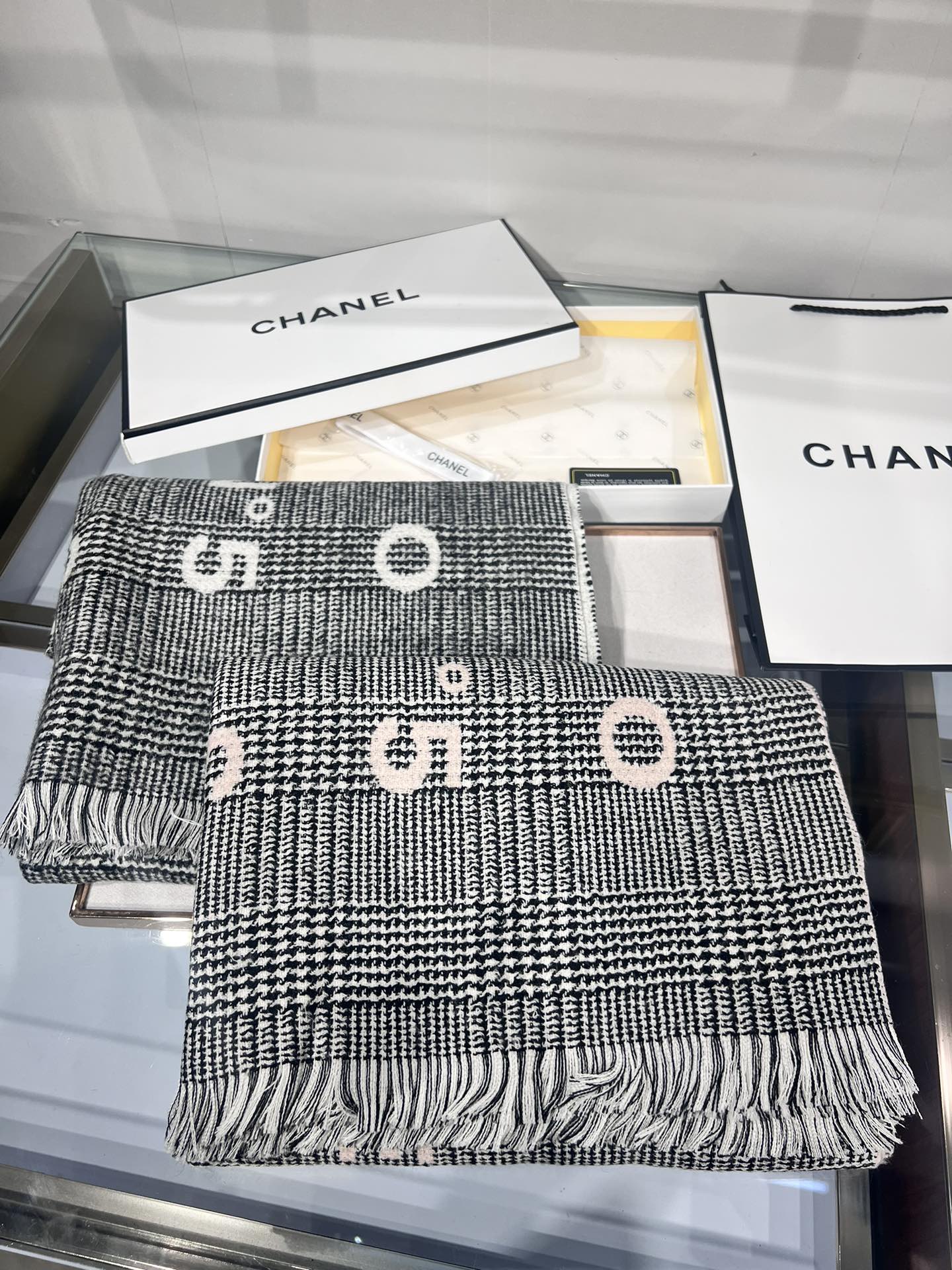 [TOP] CHANEL CC  Scarf 74.4x194.4cm - 2 Colors