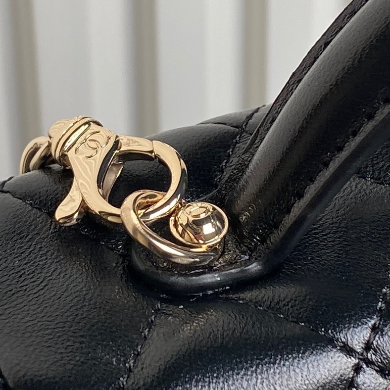 [TOP] CHANEL Vanity Case Lambskin 14x18x3cm - Black & GHW