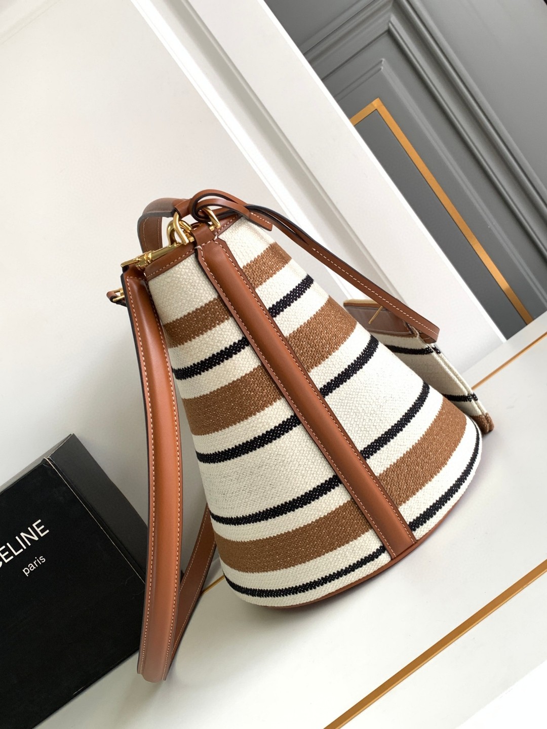 [TOP] CELINE BUCKET 16 Fabric Cow Leather Bucket Bag 23*25*23cm - Brown&White