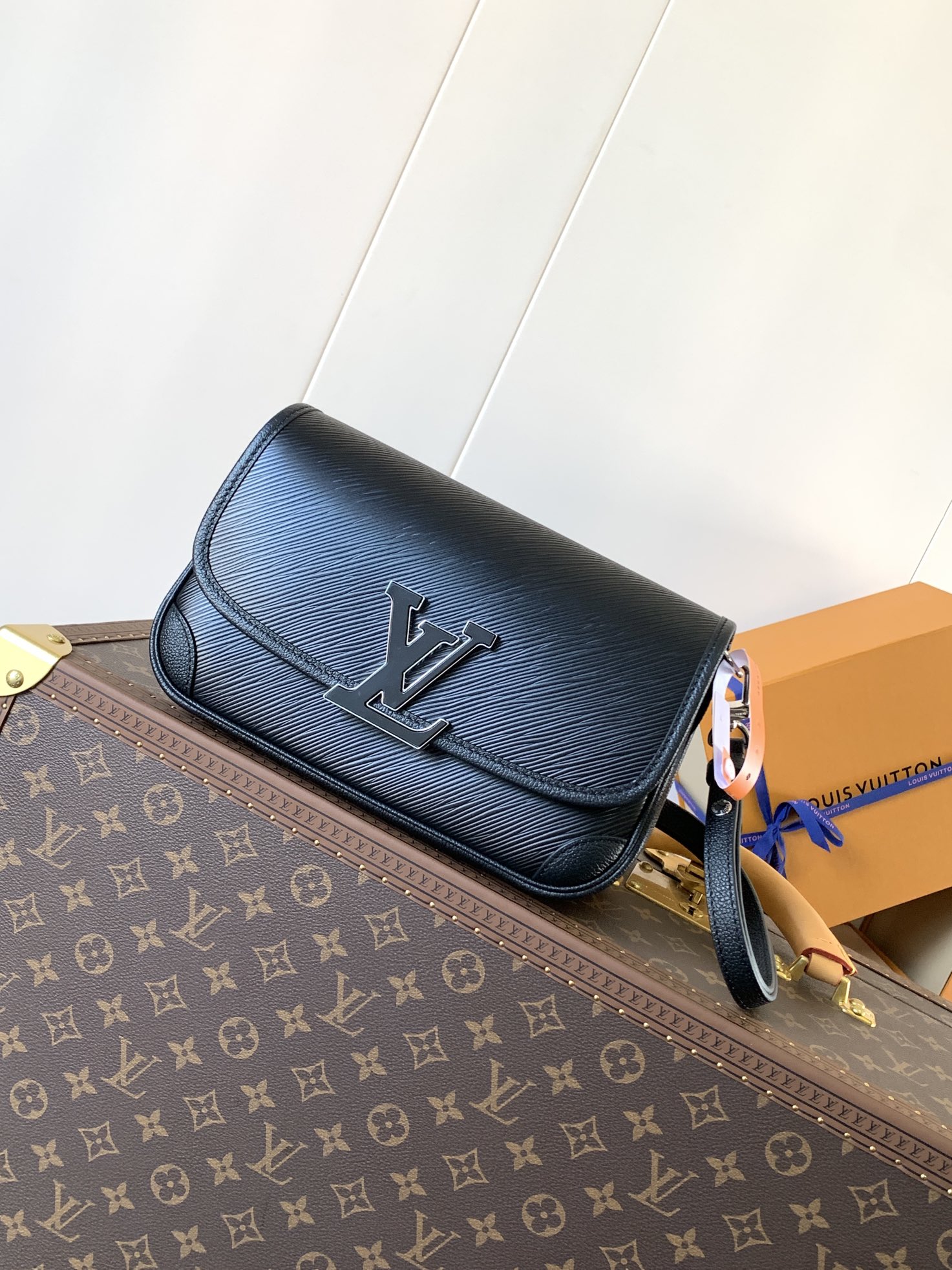 [TOP] Louis Vuitton LV Buci Handbag 24.5 x 15.5 x 9cm - 3 Colour