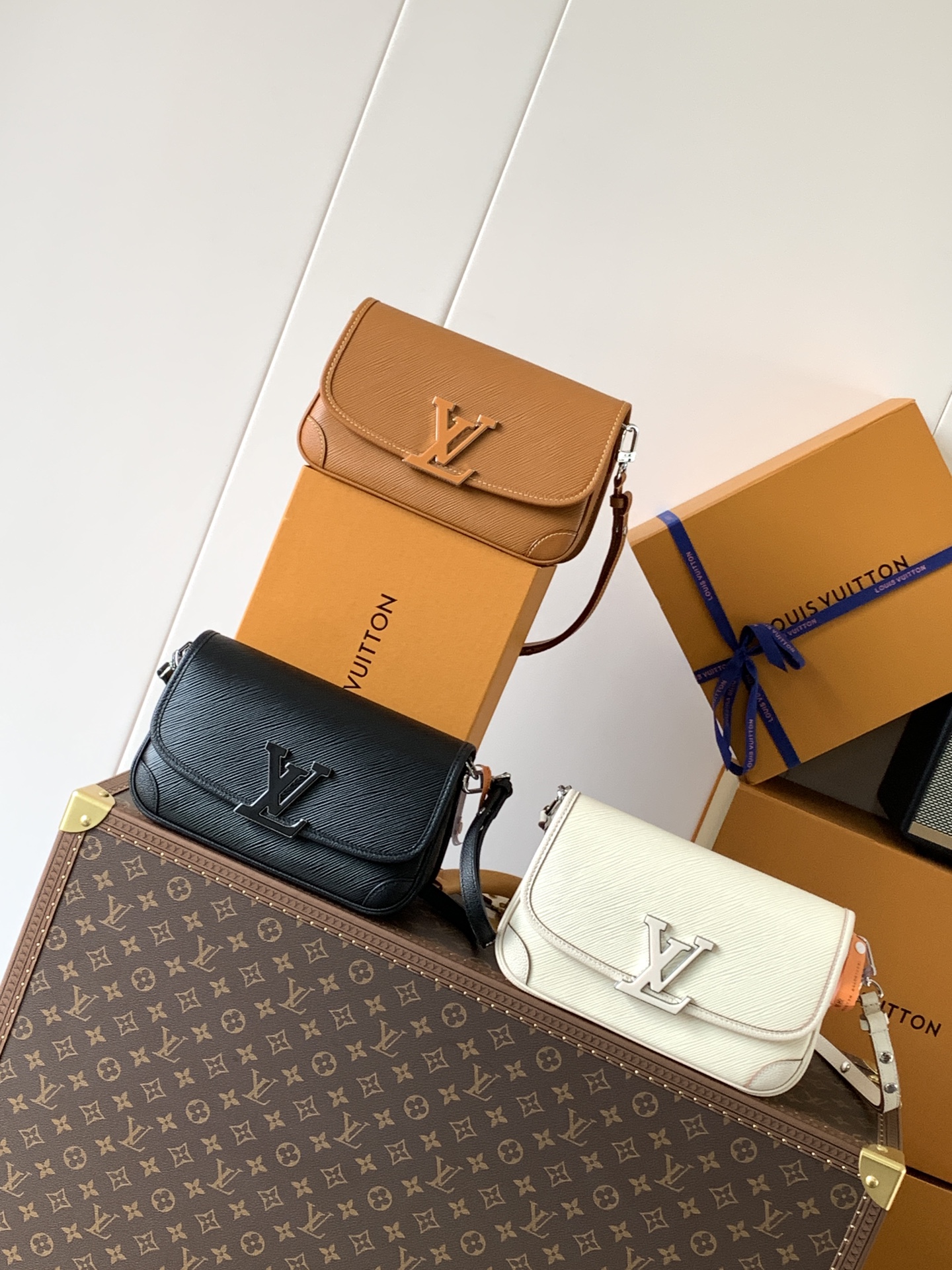 [TOP] Louis Vuitton LV Buci Handbag 24.5 x 15.5 x 9cm - 3 Colour