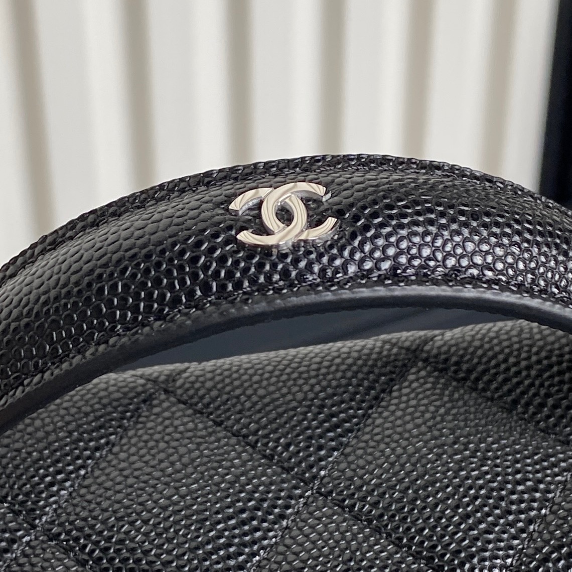 [TOP] CHANEL Vanity Case Calfskin 14x18x3cm - Black & GHW