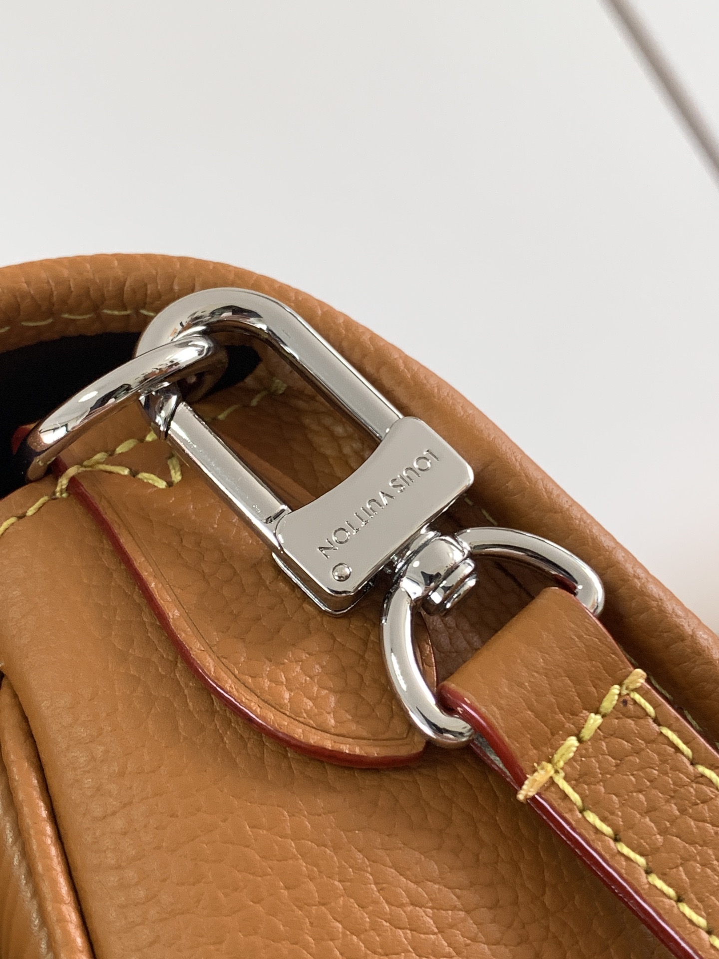 [TOP] Louis Vuitton LV Buci Handbag 24.5 x 15.5 x 9cm - 3 Colour