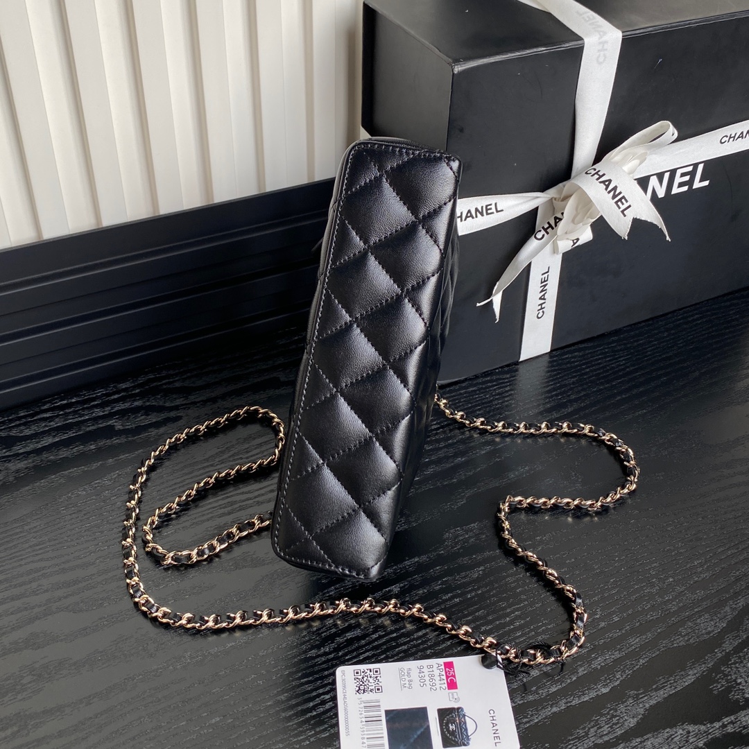 [TOP] CHANEL Vanity Case Lambskin 14x18x3cm - Black & GHW