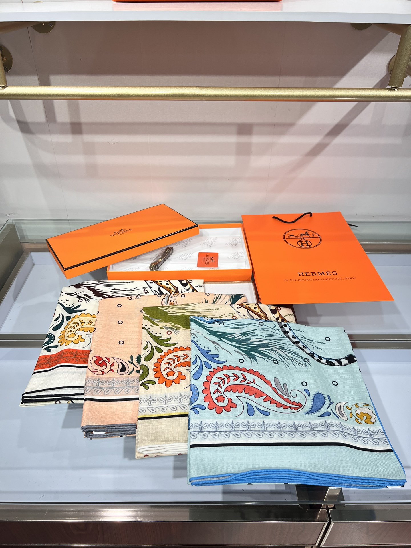 [TOP] HERMES Square Scarf 140x 140cm - 4 Colors