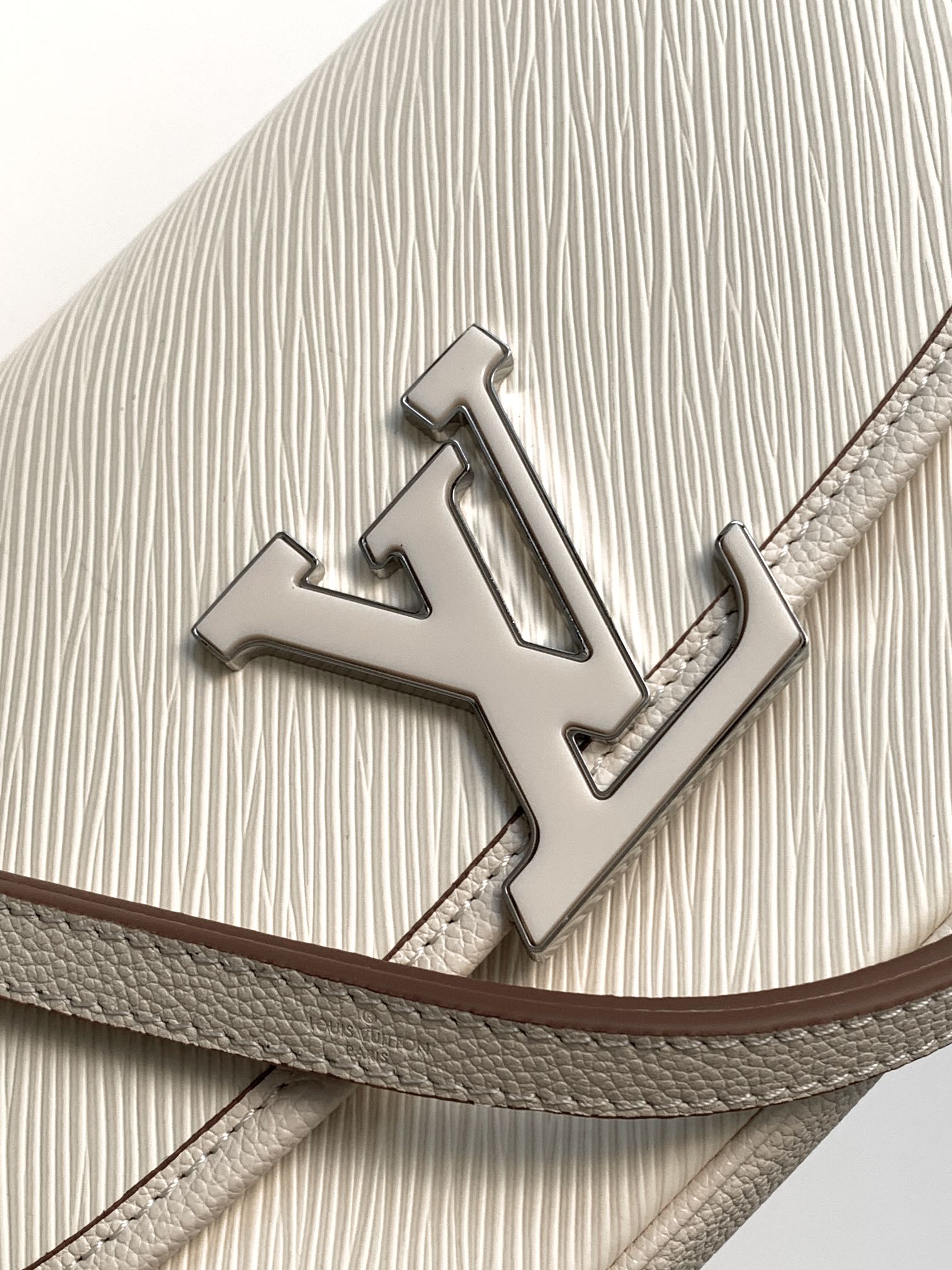 [TOP] Louis Vuitton LV Buci Handbag 24.5 x 15.5 x 9cm - 3 Colour