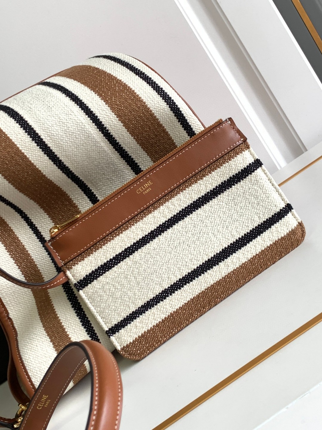 [TOP] CELINE BUCKET 16 Fabric Cow Leather Bucket Bag 23*25*23cm - Brown&White