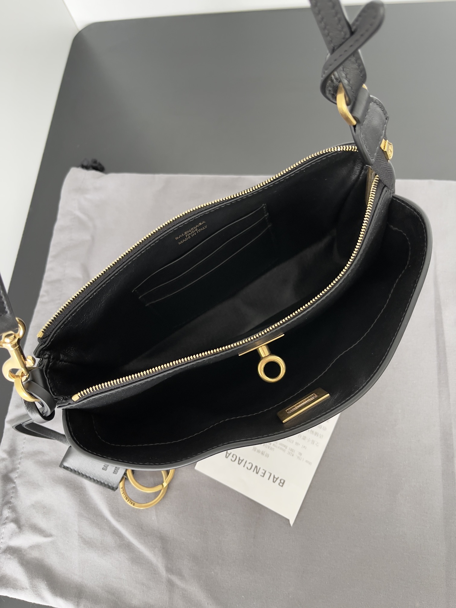 [TOP] BALENCIAGA Rodeo Shoulder Bag 22×11.9x12.7cm - Black & GHW/SHW