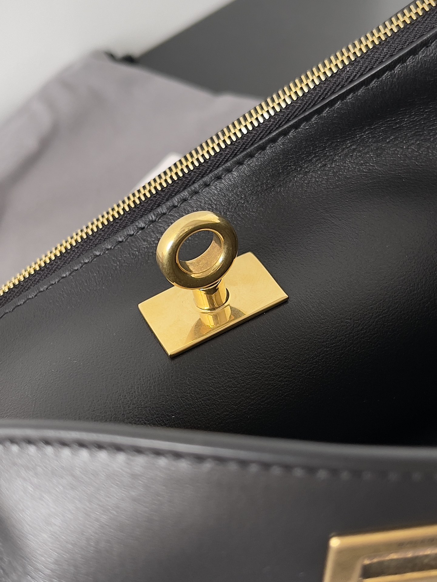 [TOP] BALENCIAGA Rodeo Shoulder Bag 22×11.9x12.7cm - Black & GHW/SHW