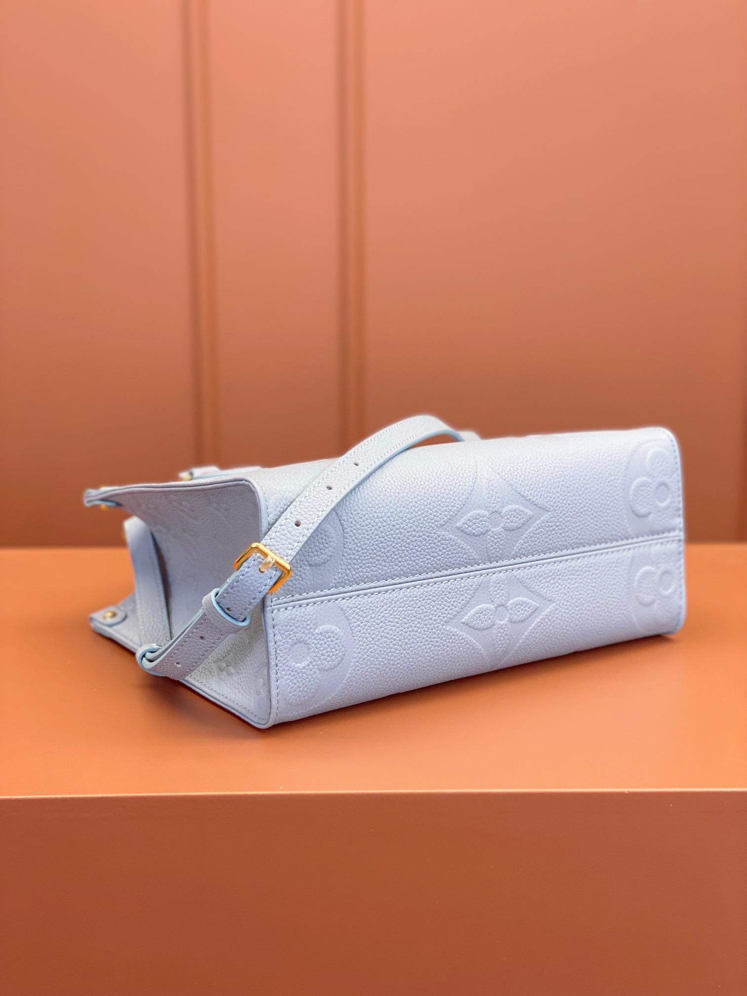 [TOP] Louis Vuitton LV On The Go Bag 25x19x11.5cm - Blue