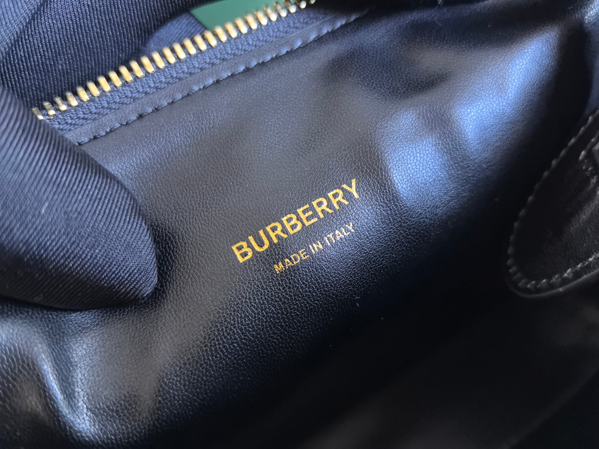 [TOP] BURBERRY Snip Bag 20 x 6.5 x 15.5cm - Black